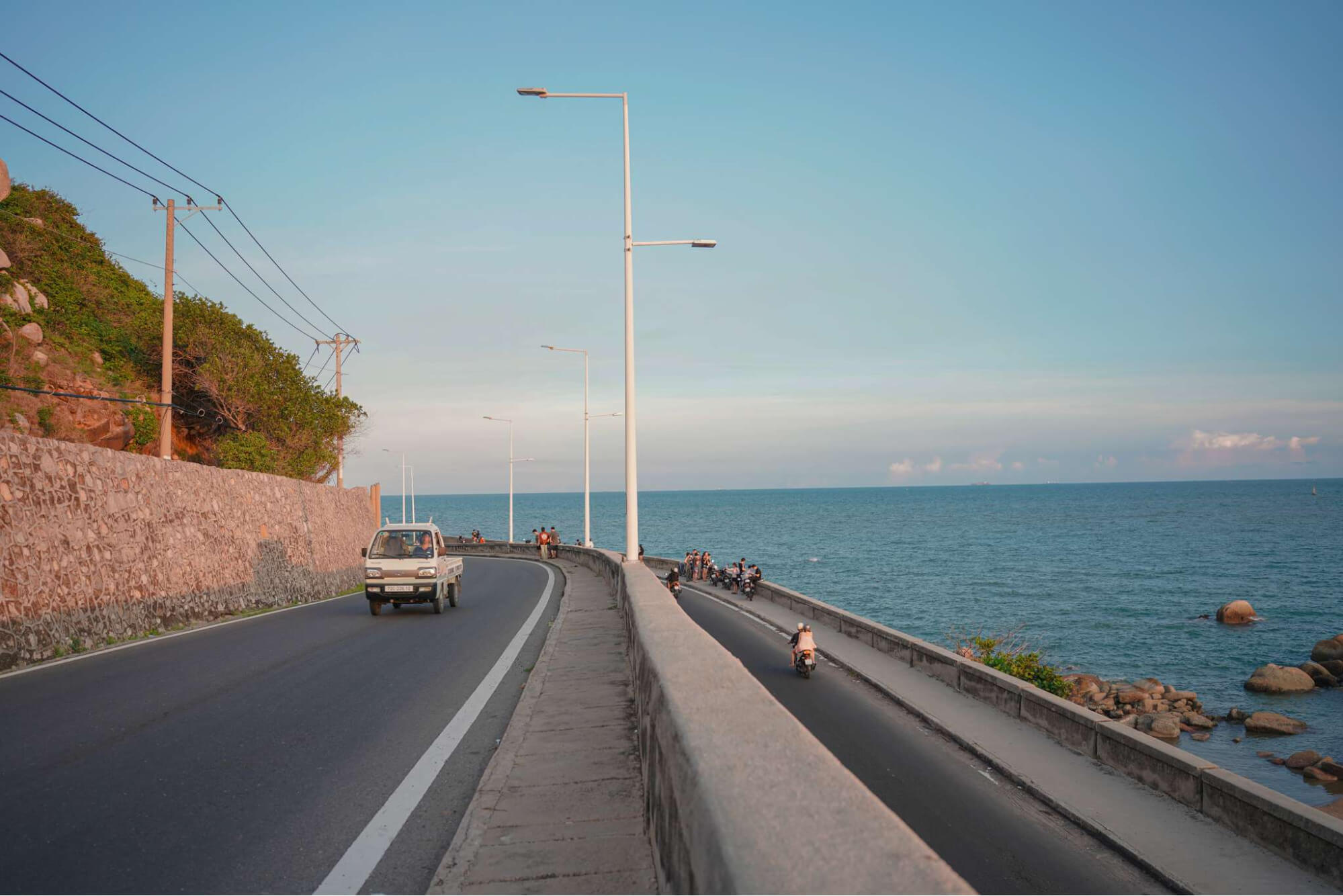 Cung đường đi tới Chùa Thiên Tôn Phật Quang 