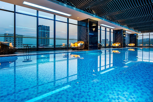 Hồ bơi bốn mùa tại Delasea Hạ Long
