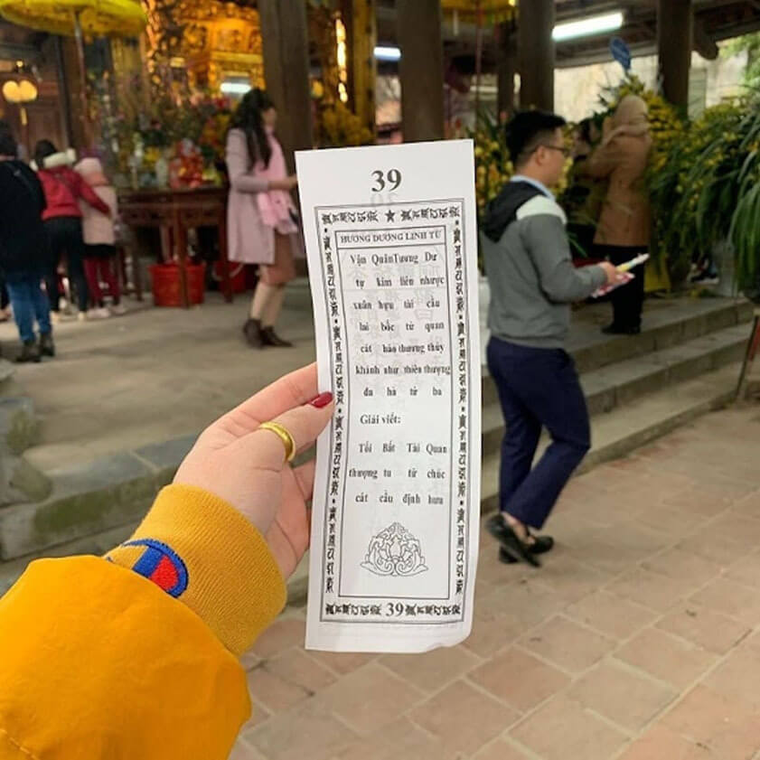 Rút quẻ tại Đền Mẫu Hưng Yên 