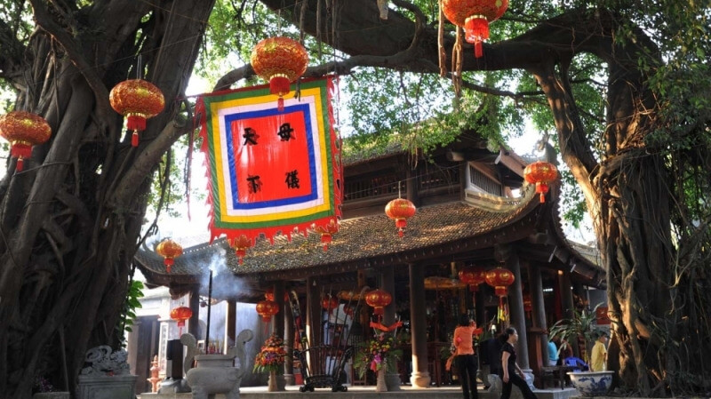 Lưu ý trang phục khi đến thăm đền Mẫu Hưng Yên