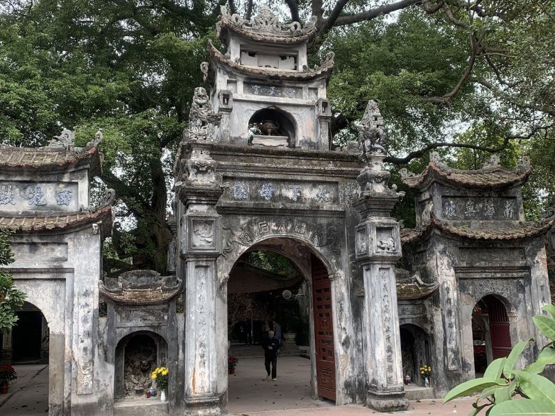 Cửa vào Đền Mẫu Hưng Yên