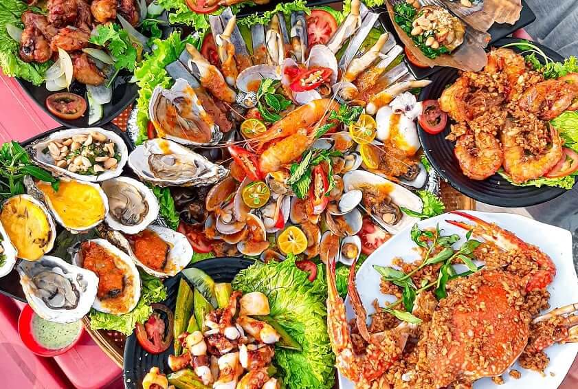 Thưởng thức hải sản sau khi khám phá Dinh Bảo Đại ở Vũng Tàu