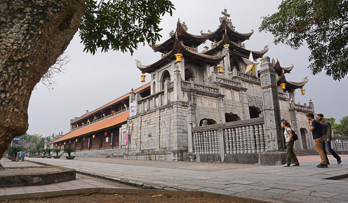 Toàn cảnh nhà thờ đá Phát Diệm