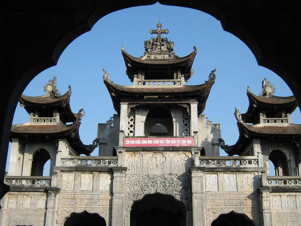 Nhà thờ đá Phát Diệm uy nghi qua năm tháng