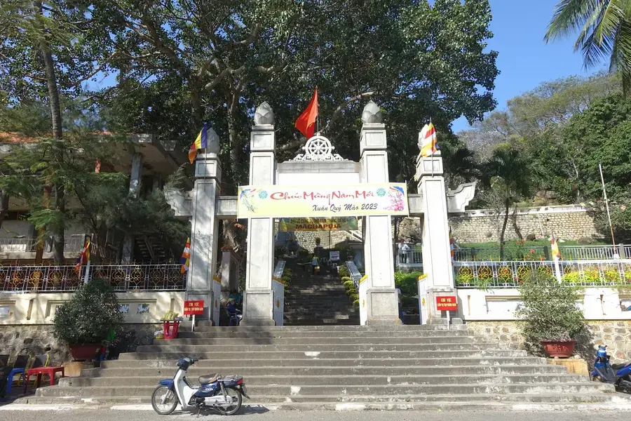 Chùa tọa lạc tại 608 Trần Phú, Phường 5 – dễ dàng tìm thấy trên bản đồ