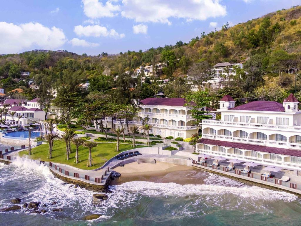 Mercure Vũng Tàu nằm ngay sát mũi Nghinh Phong tạo nên tầm nhìn ôm trọn đại dương