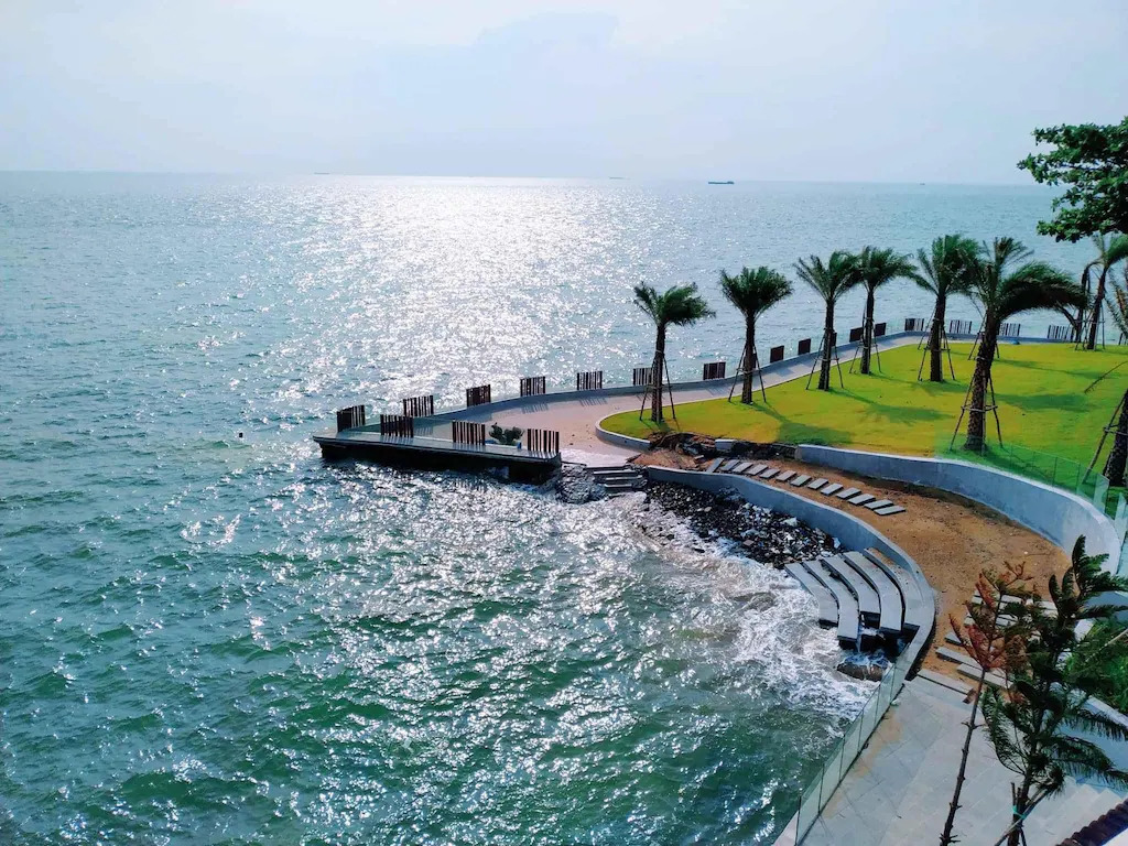 Thiết kế nằm ngay sát bờ biển tạo nên khung cảnh đẹp khi thủy triều lên