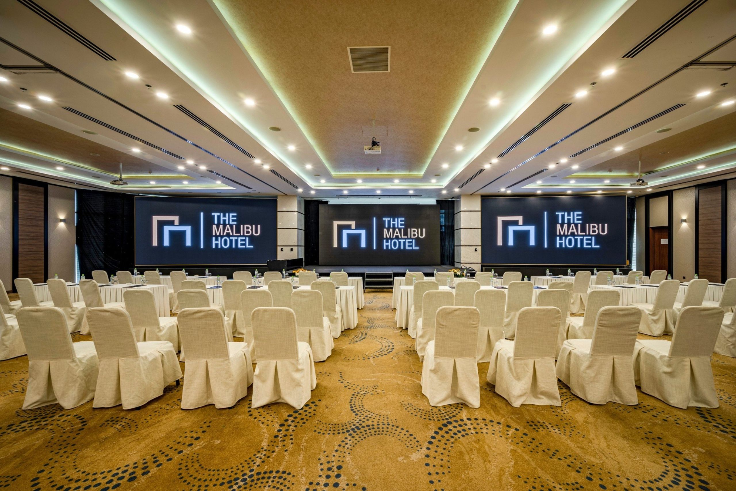 Không gian hội nghị và sự kiện hiện đại đáp ứng đa dạng nhu cầu từ hội họp doanh nghiệp đến các sự kiện cá nhân quan trọng