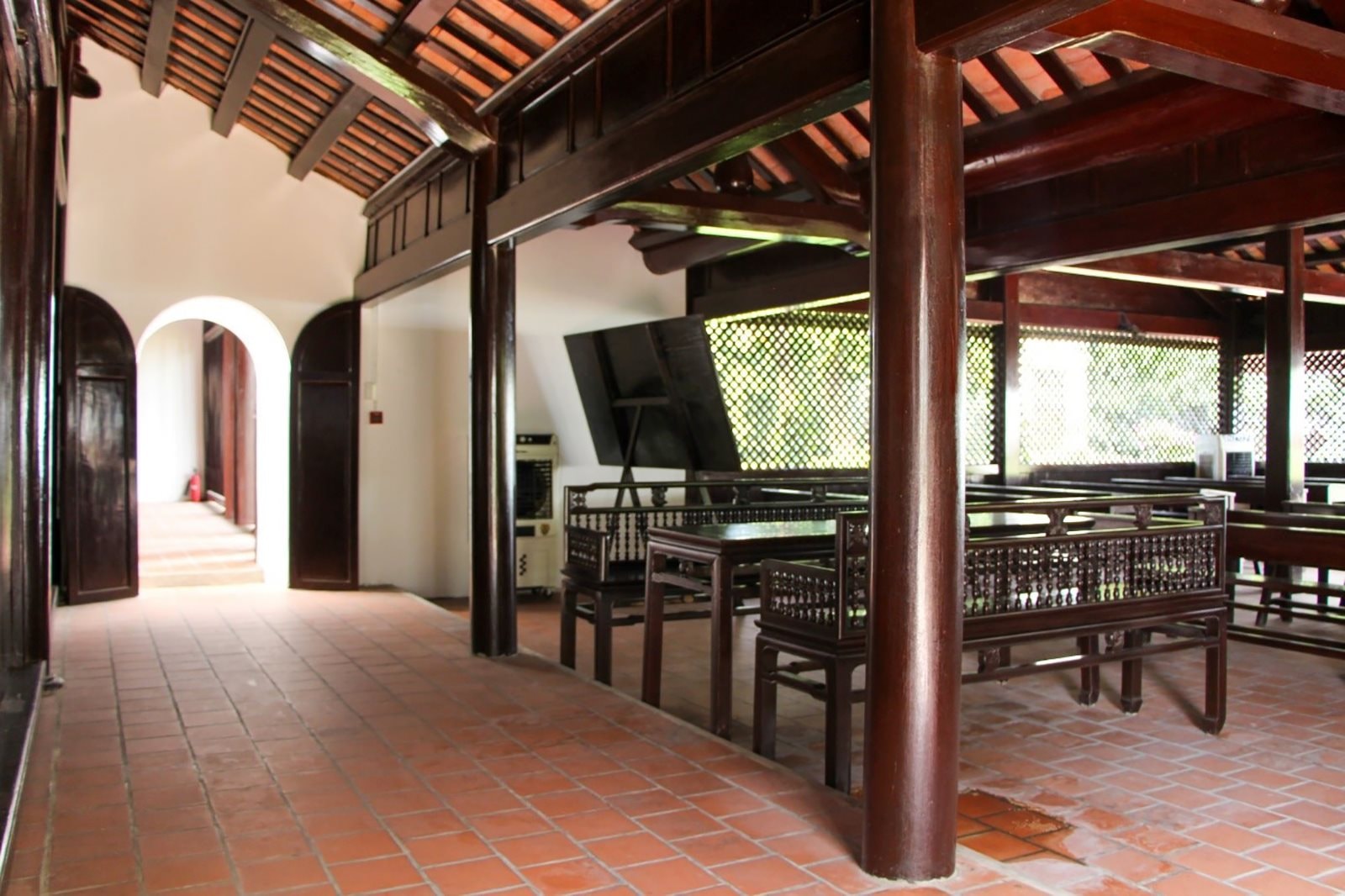 Các vật dụng đơn sơ dùng để dạy học tại trường Dục Thanh