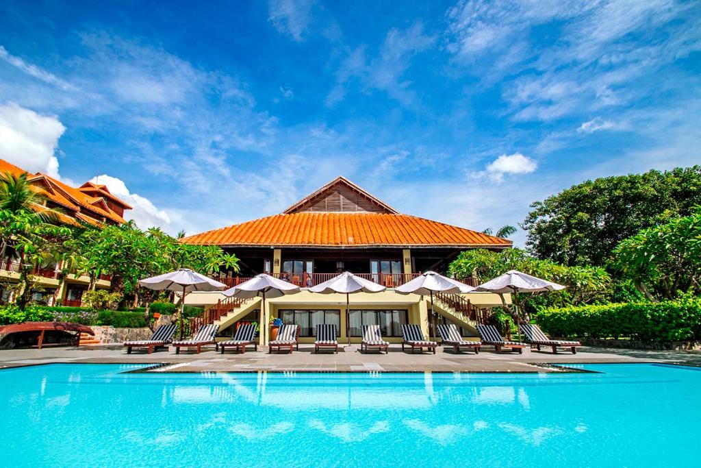 Du lịch Lâu đài rượu vang Phan Thiết - Lưu trú tại Romana Resort & Spa