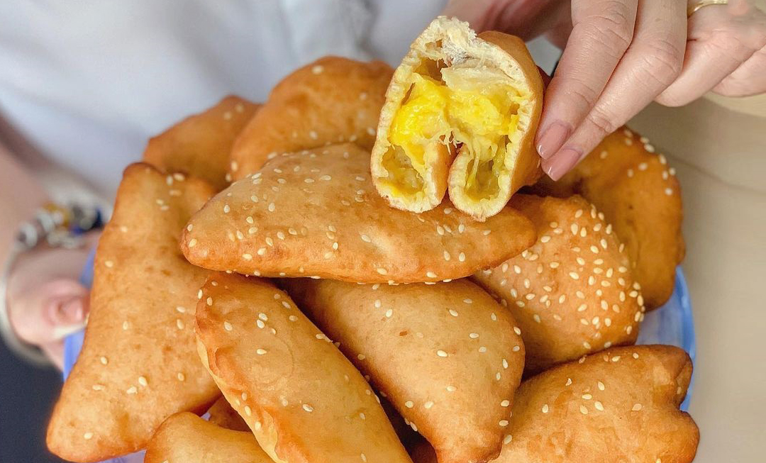 Mua bánh tiêu làm quà khi du lịch Vũng Tàu