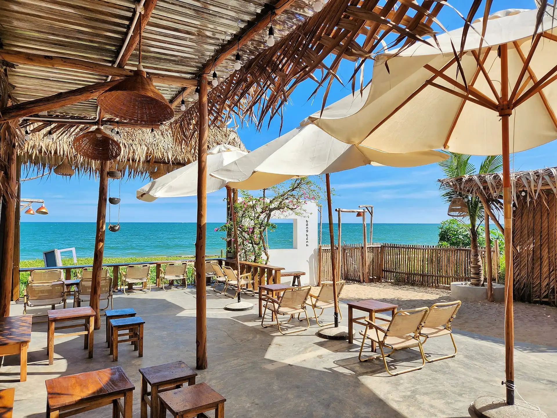 Không gian mở tuyệt đẹp ở Bồng Bềnh Cafe Phan Thiết