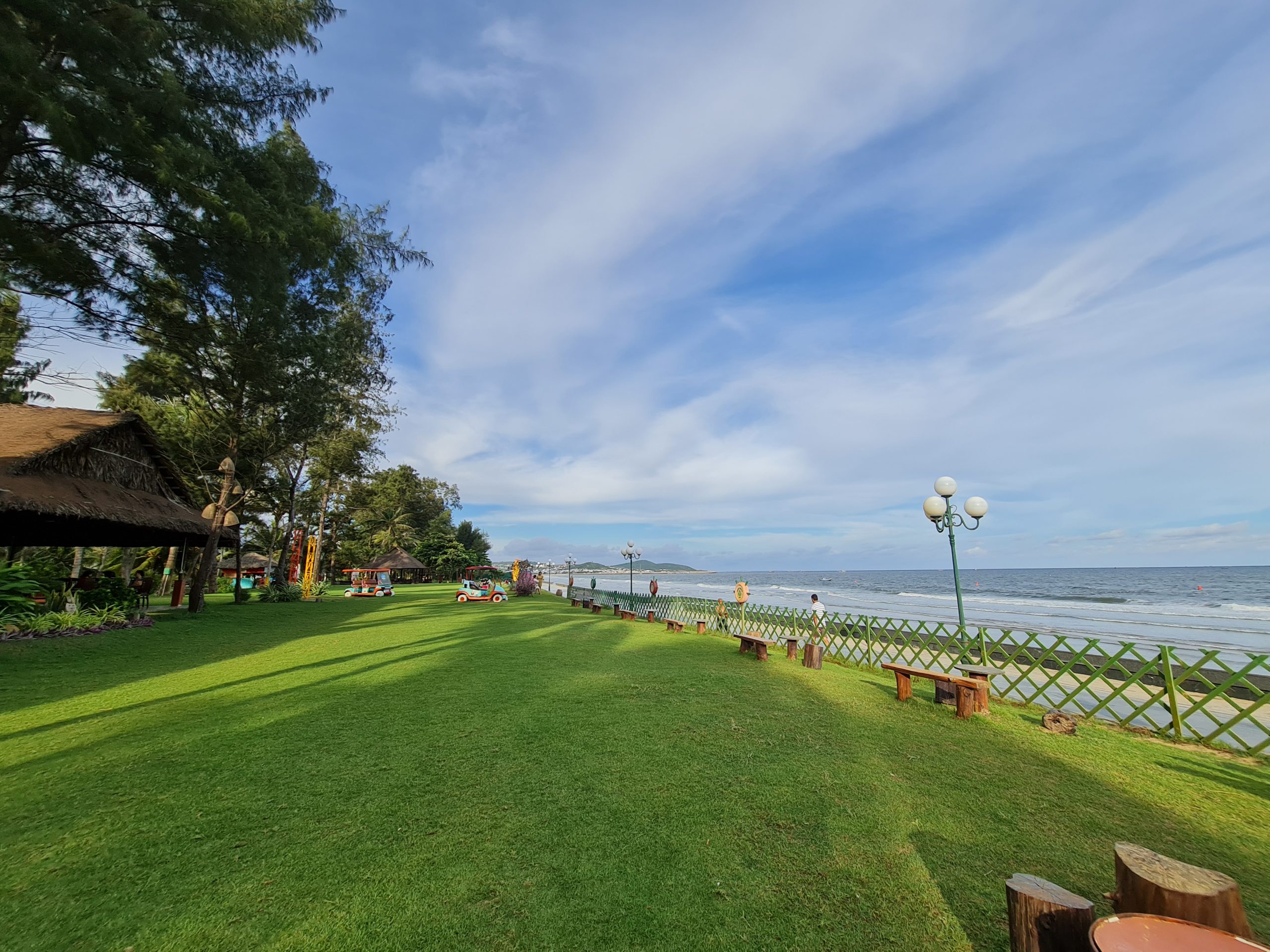 Ocean Dunes Coffee nổi bật với vẻ đẹp xanh mát, chill chill