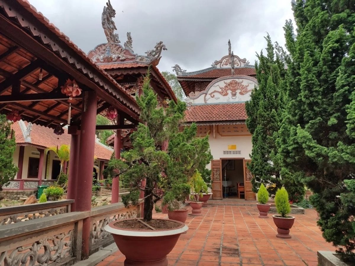 Bầu không khí trong lành, tĩnh lặng tại chùa
