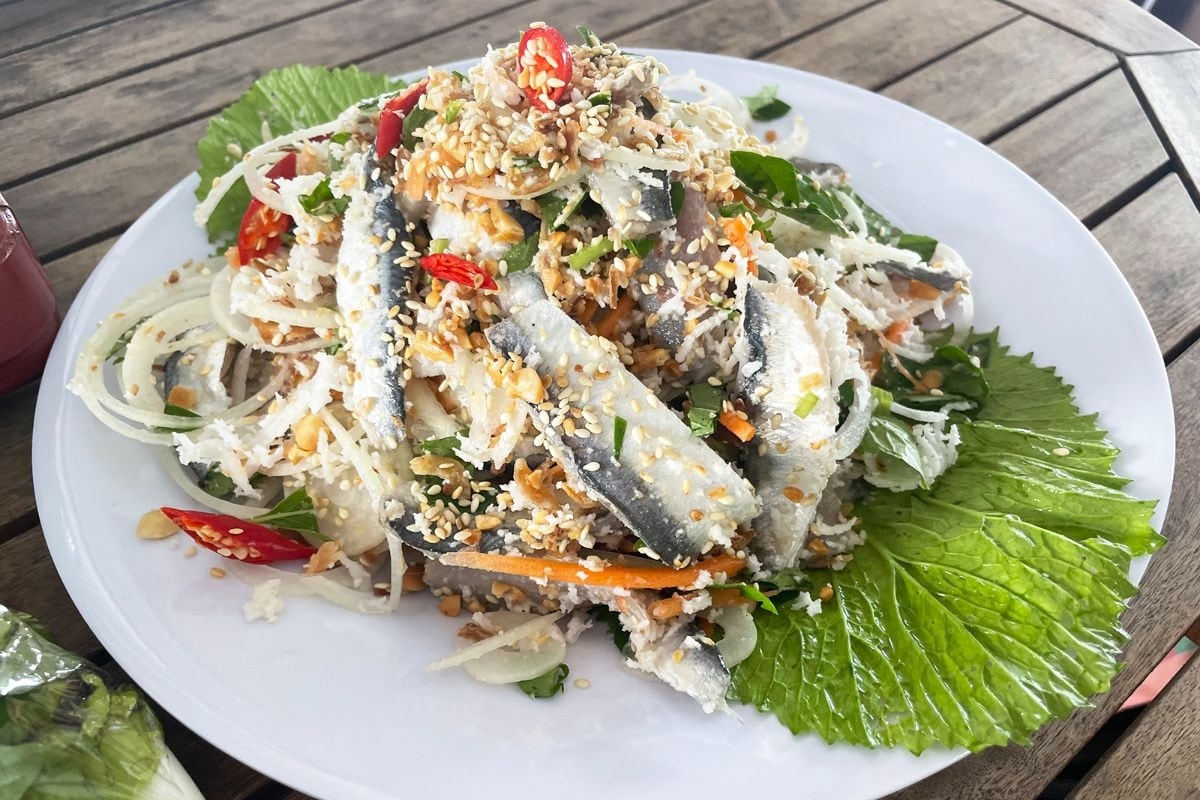 Gỏi cá trích: Món ăn đặc sản Phú Quốc