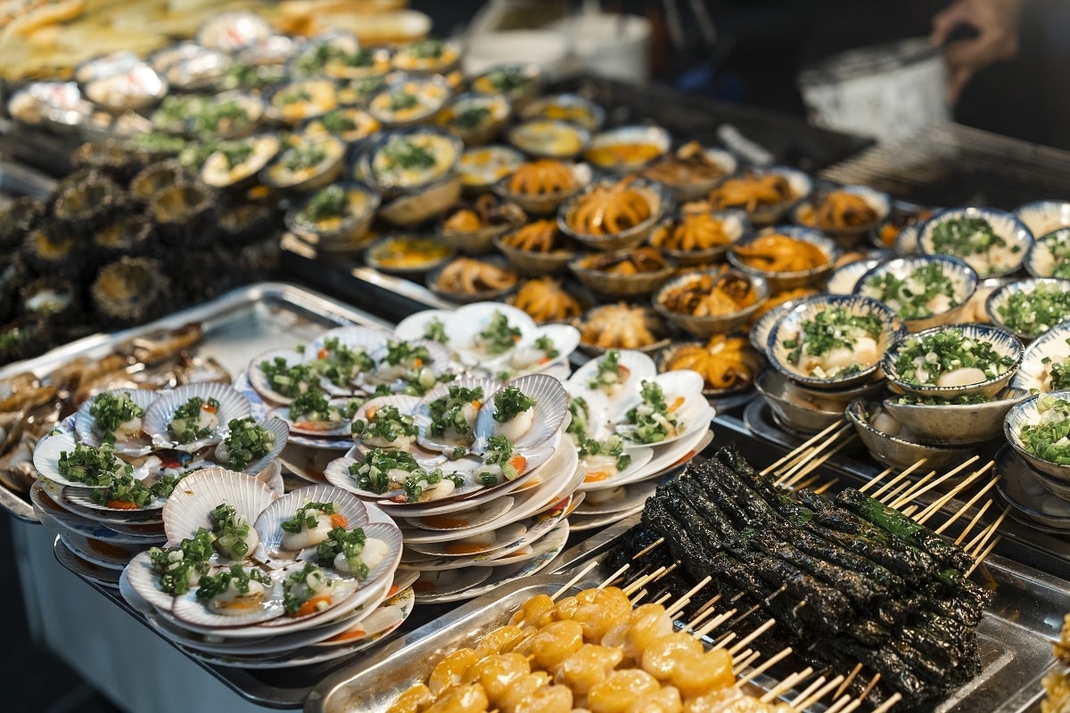Thưởng thức hải sản nướng tươi ngon, bổ rẻ