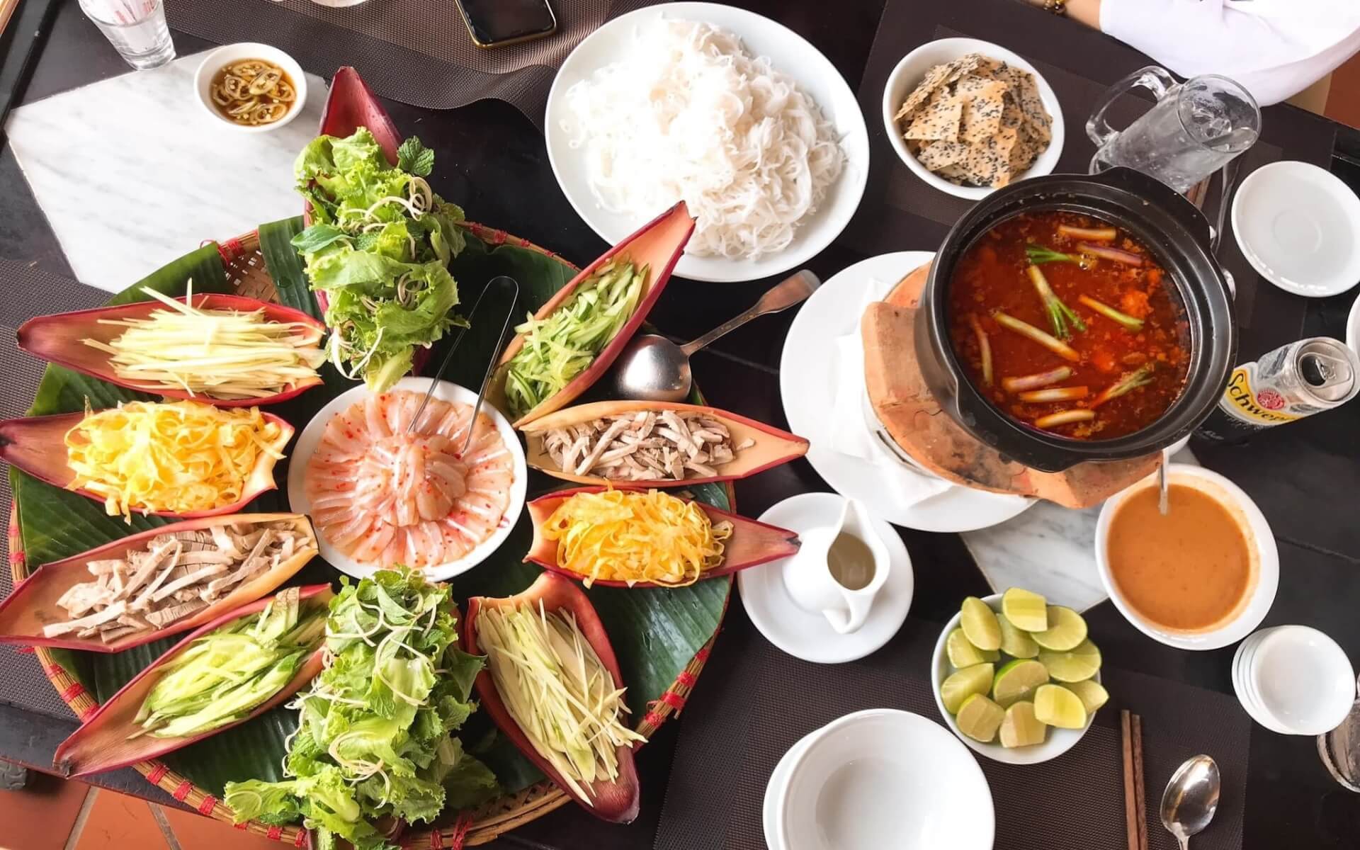 Lẩu thả - món ăn đặc sắc khi du lịch Phan Thiết 2 ngày 1 đêm