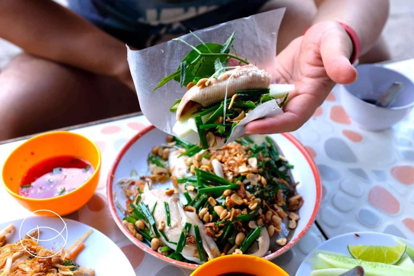 Đĩa nộm hải sản tươi ngon tại làng chài Mũi Né