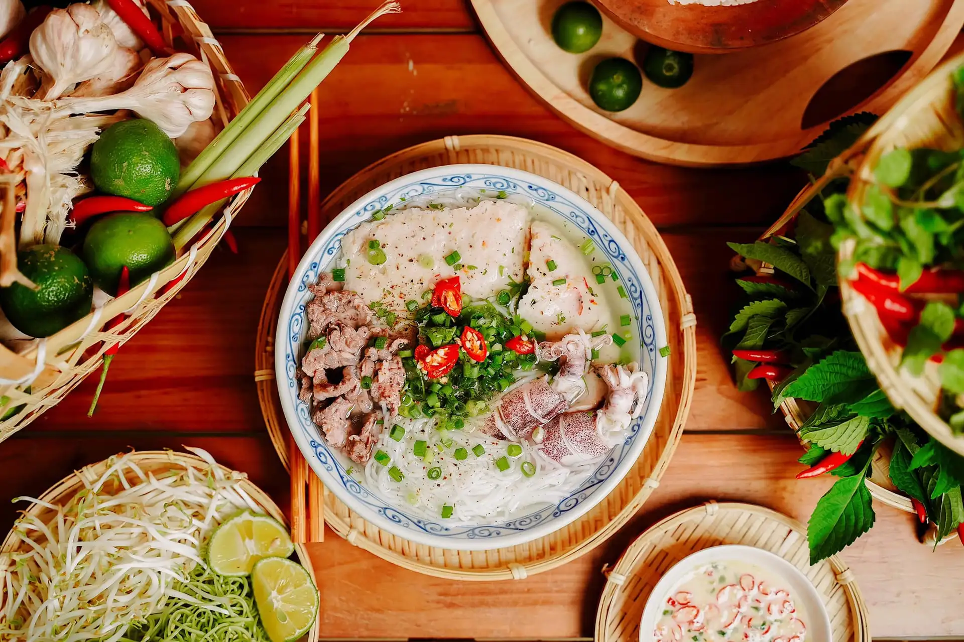 Ăn sáng bằng món bún quậy Phú Quốc