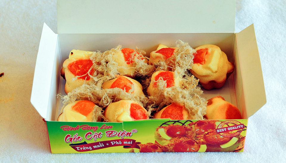 Bánh bông lan trứng muối bắt mắt, nhìn là muốn ăn