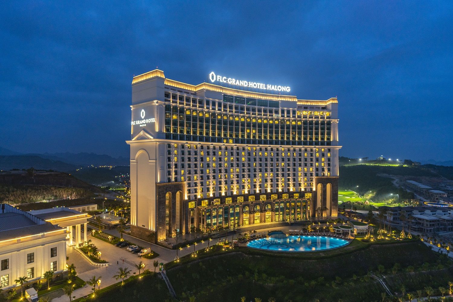 Tòa khách sạn FLC Grand Hotel Hạ Long sang trọng