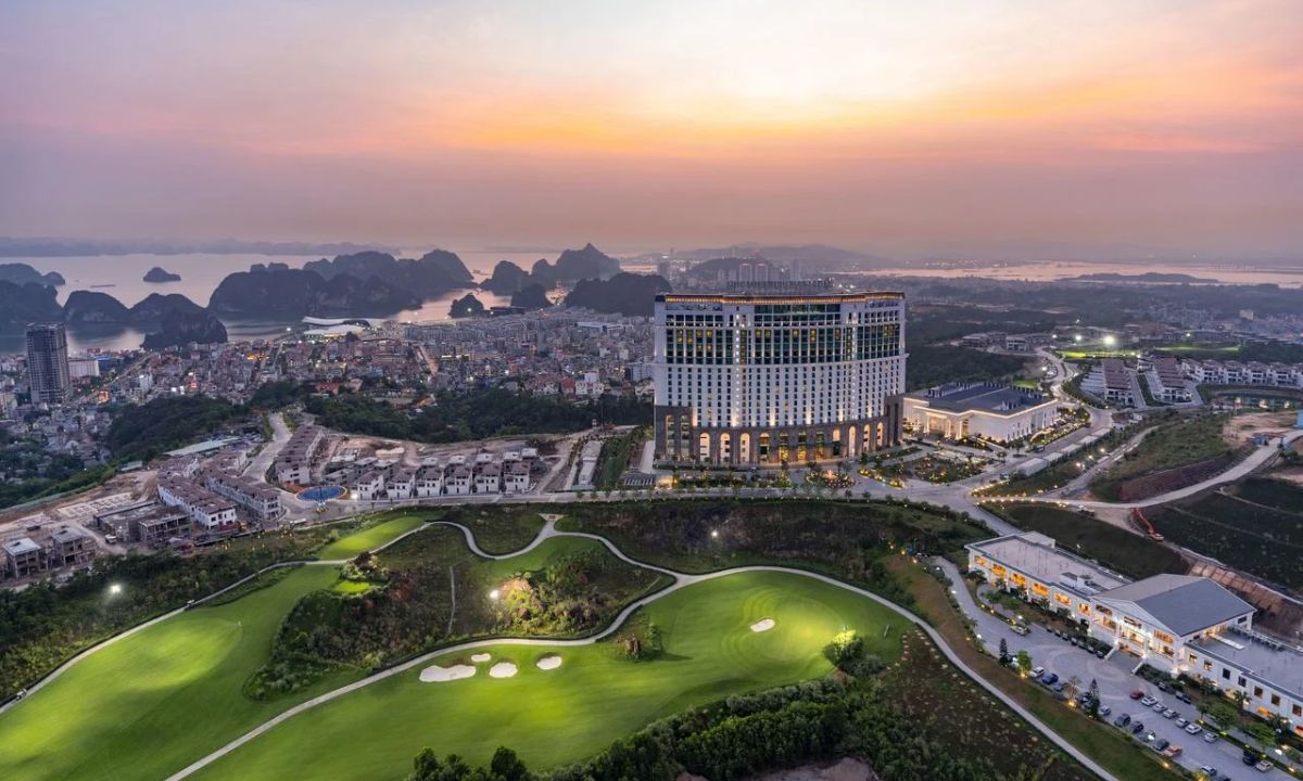 Vị trí FLC Hạ Long nhìn ra vịnh