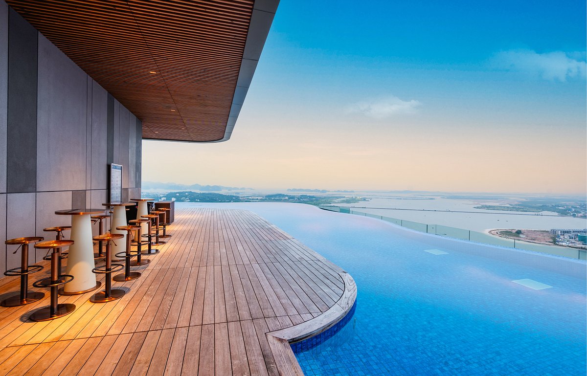 Khu vực skybar ngắm cảnh từ trên cao
