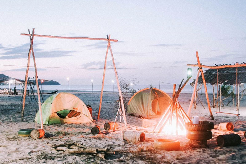 Camping qua đêm lãng mạn tại bãi tắm Hòn Rơm