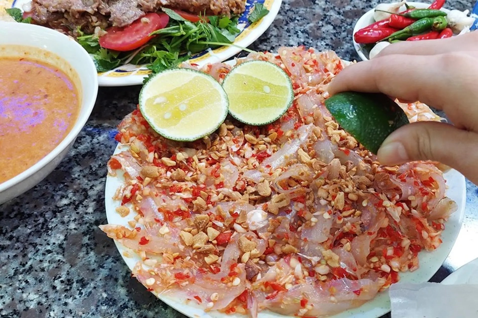 Gỏi cá mai món ăn phải thử khi đến Phan Thiết