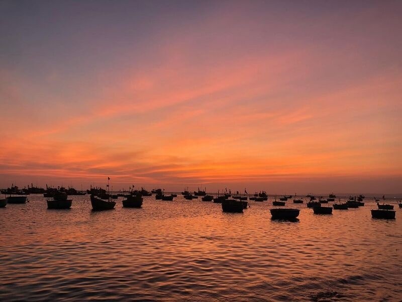 Vẻ đẹp lãng mạn của làng chài Phan Thiết về đêm