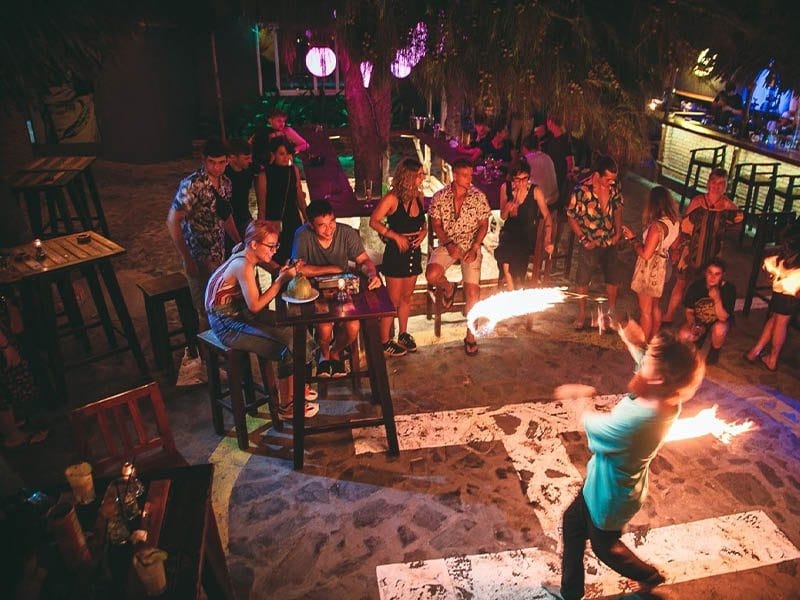 Line Up Bar & Grill – Tụ điểm ăn uống & giải trí về đêm