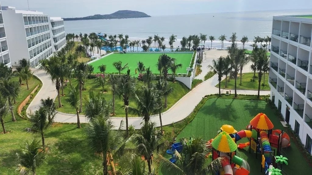 Asteria Resort Mũi Né với các bungalow giữa khu vườn xanh mát