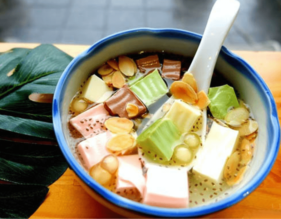 Thưởng thức ly chè khúc bạch thơm ngon, mát mẻ