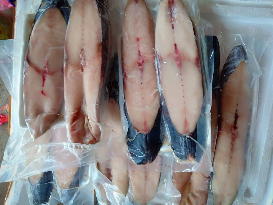 Cá thu một nắng được nhiều du khách mua về biếu quà