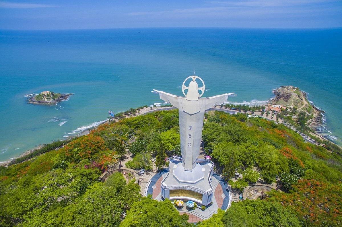 Tượng Chúa Kitô Vua địa điểm du lịch Vũng Tàu 2 ngày 1 đêm cho gia đình