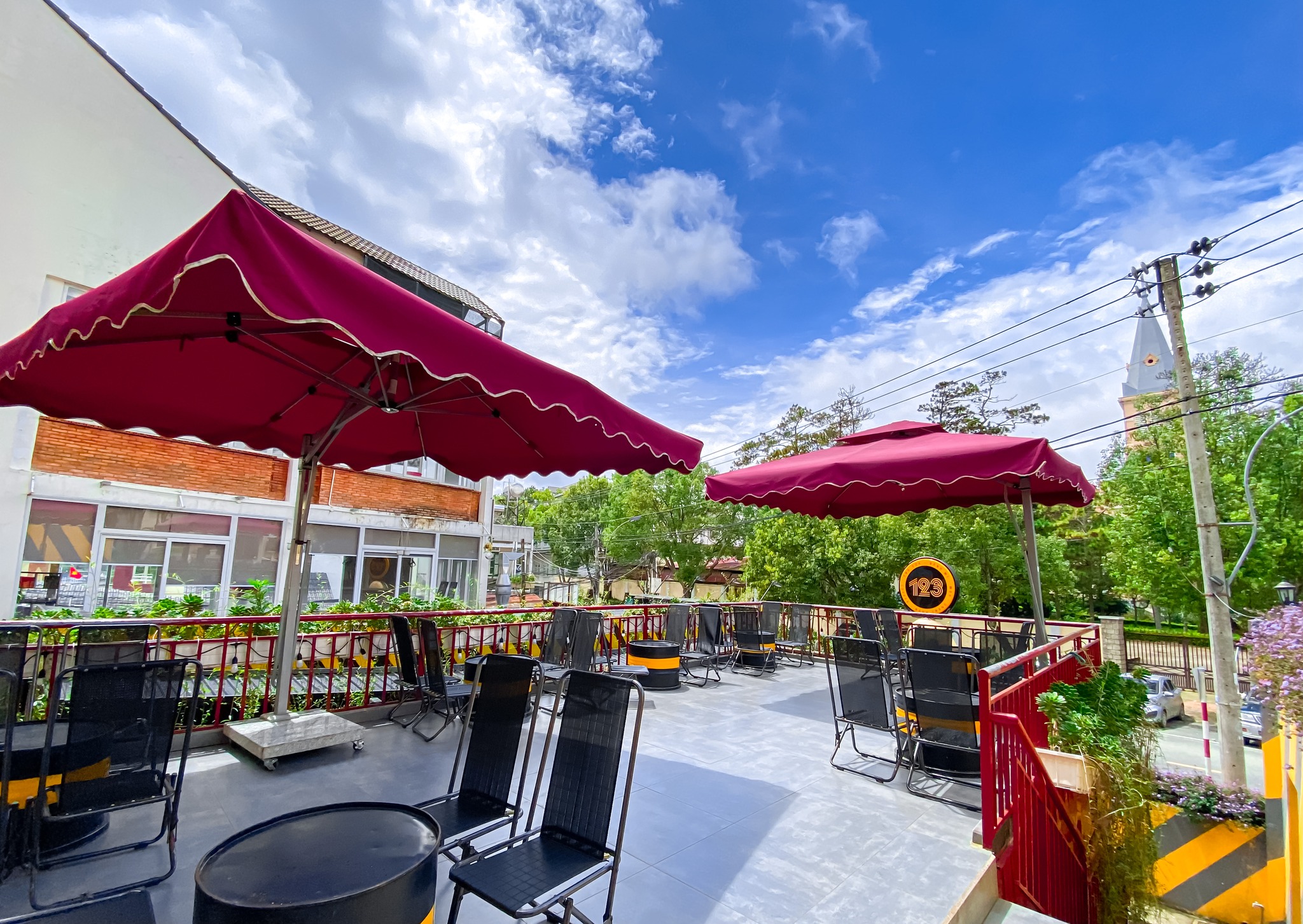 Không gian quán ấn tượng, view đẹp, thoáng đãng
