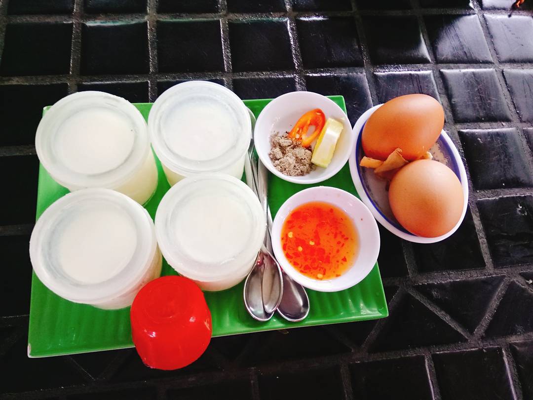 Yaourt trứng gà lòng đào