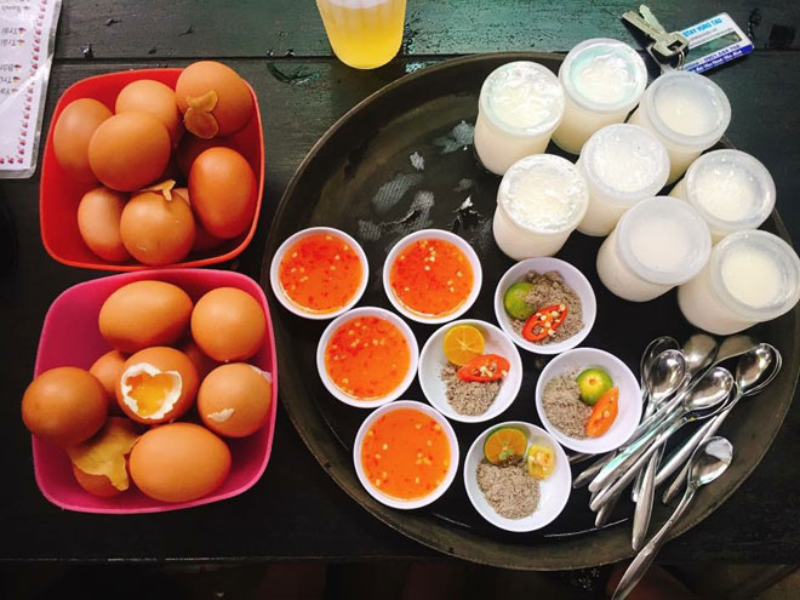 Yaourt trứng gà lòng đào
