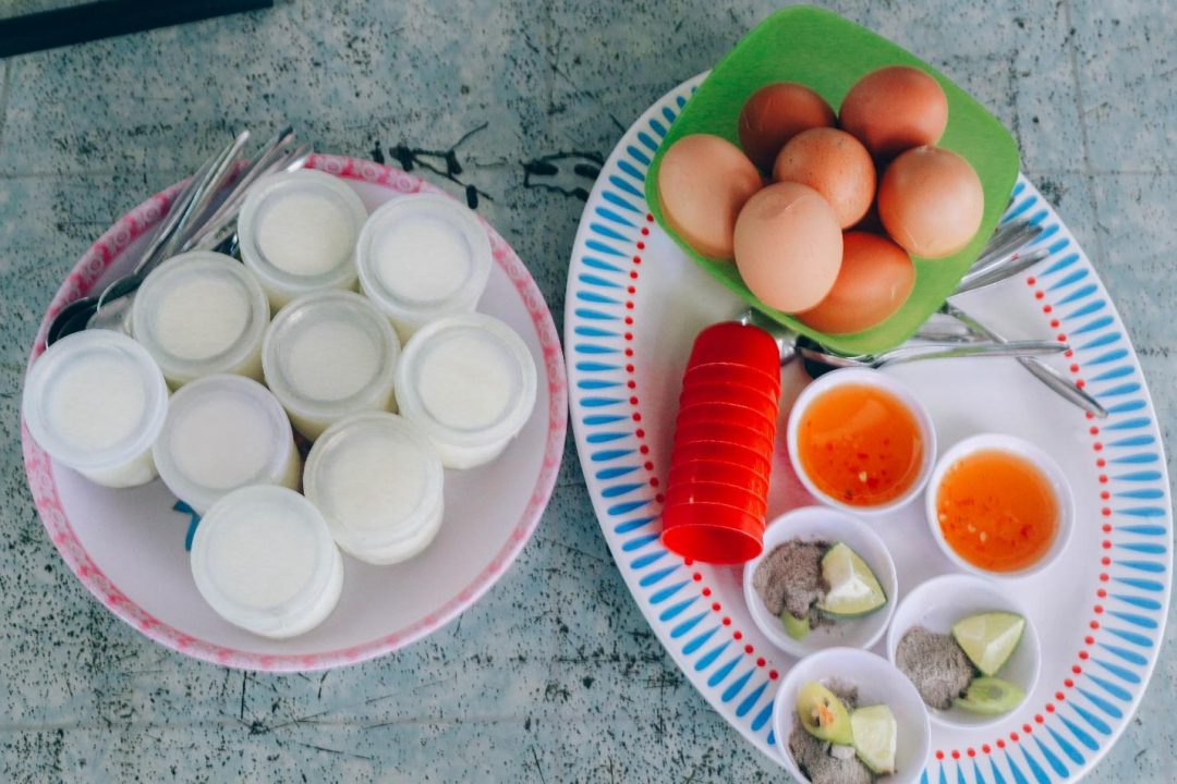 Yaourt trứng gà lòng đào