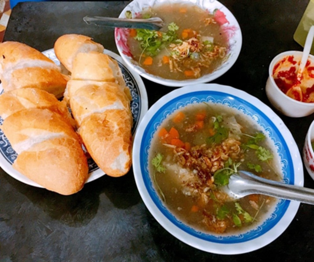 Bánh mì Lagu Quy Nhơn ở quán Nguyễn Huệ cực kỳ ngon