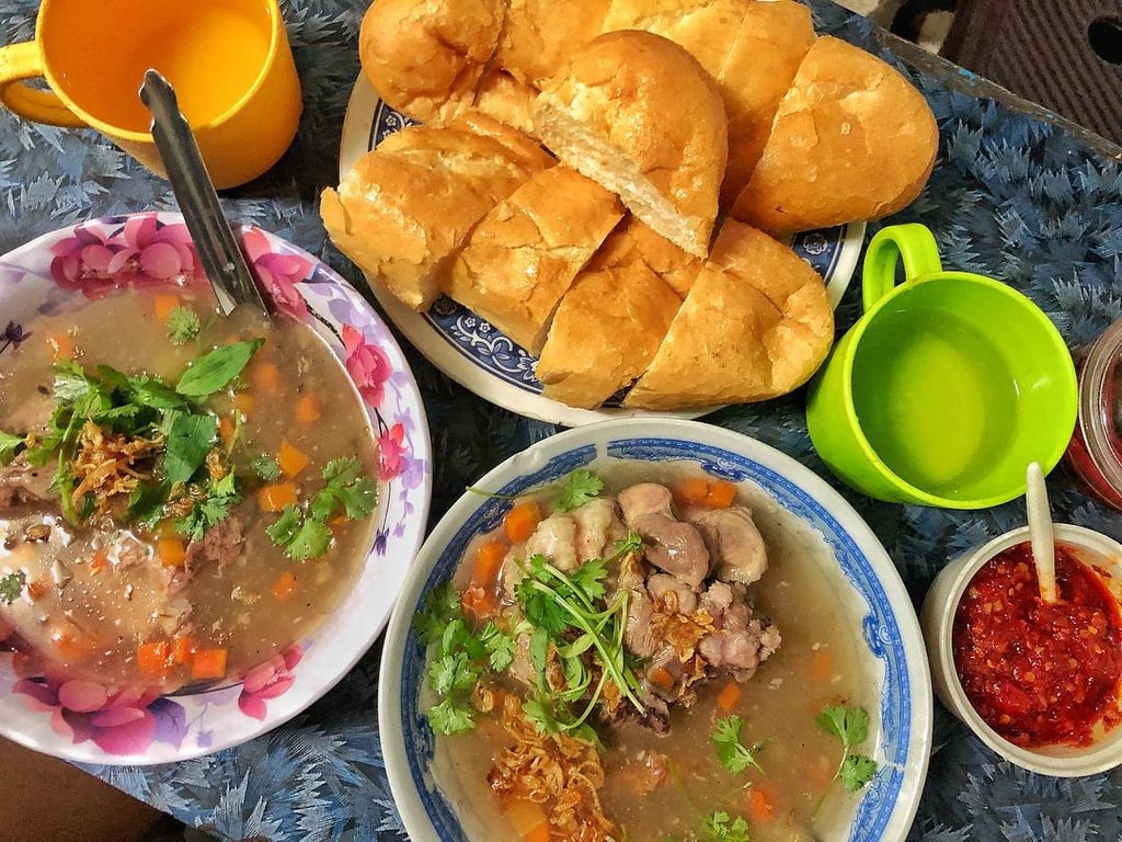 Thưởng thức món bánh mì lagu để làm ấm bụng