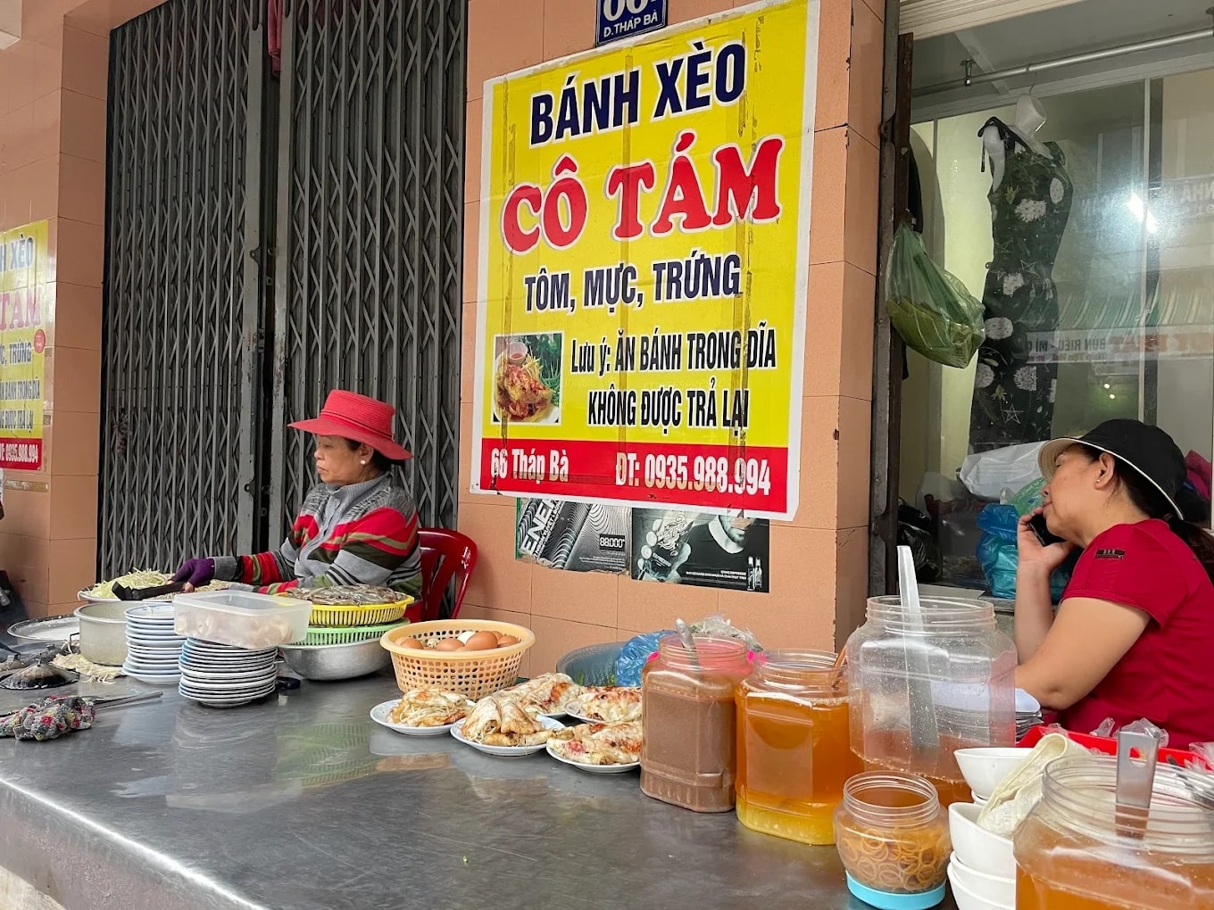 Quán bánh xèo mực Nha Trang Cô Tám nổi tiếng hơn 2 thập kỷ