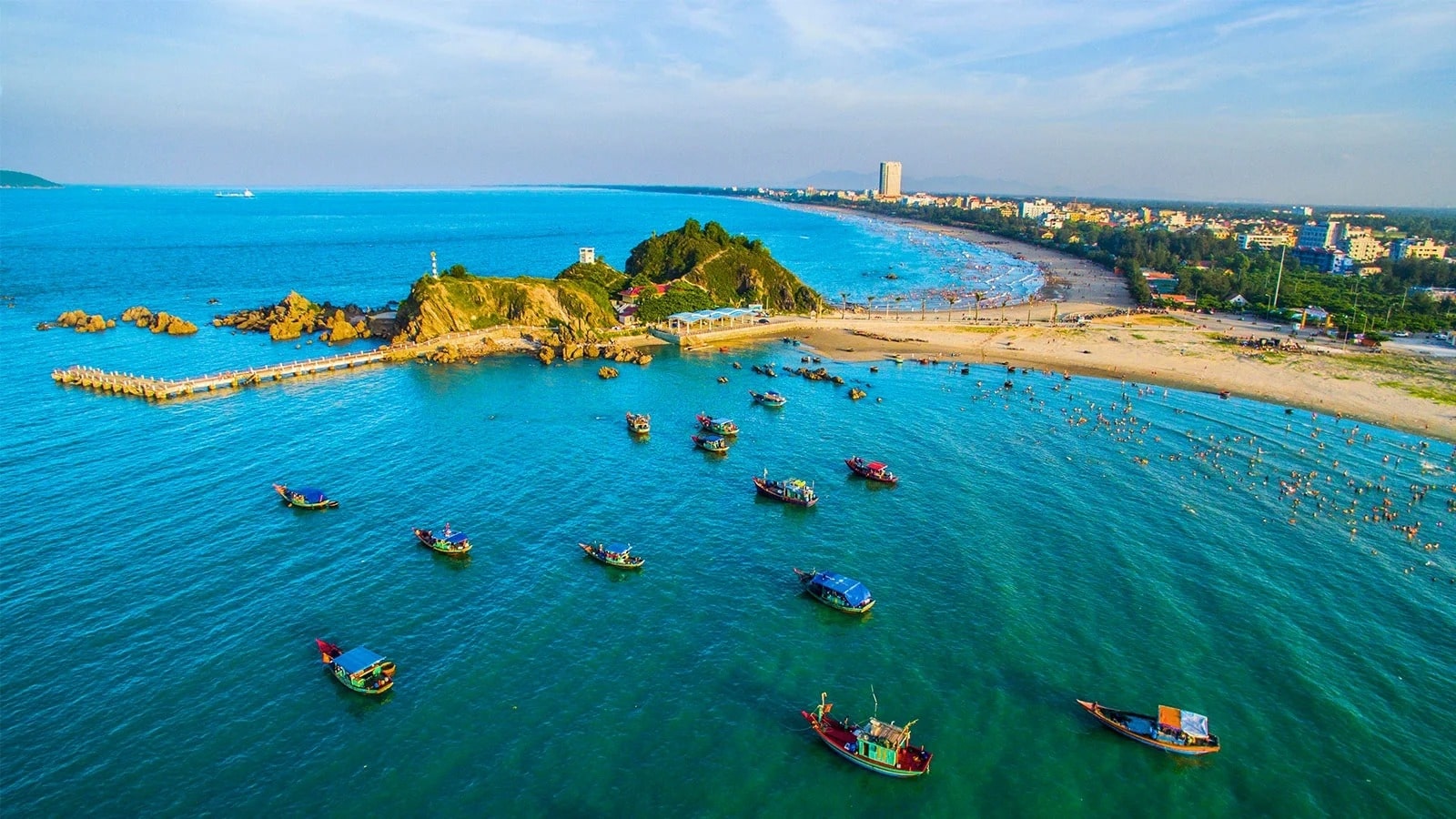 Thời tiết lý tưởng để đi biển Lệ Thuỷ từ tháng 4 đến tháng 9 hàng năm
