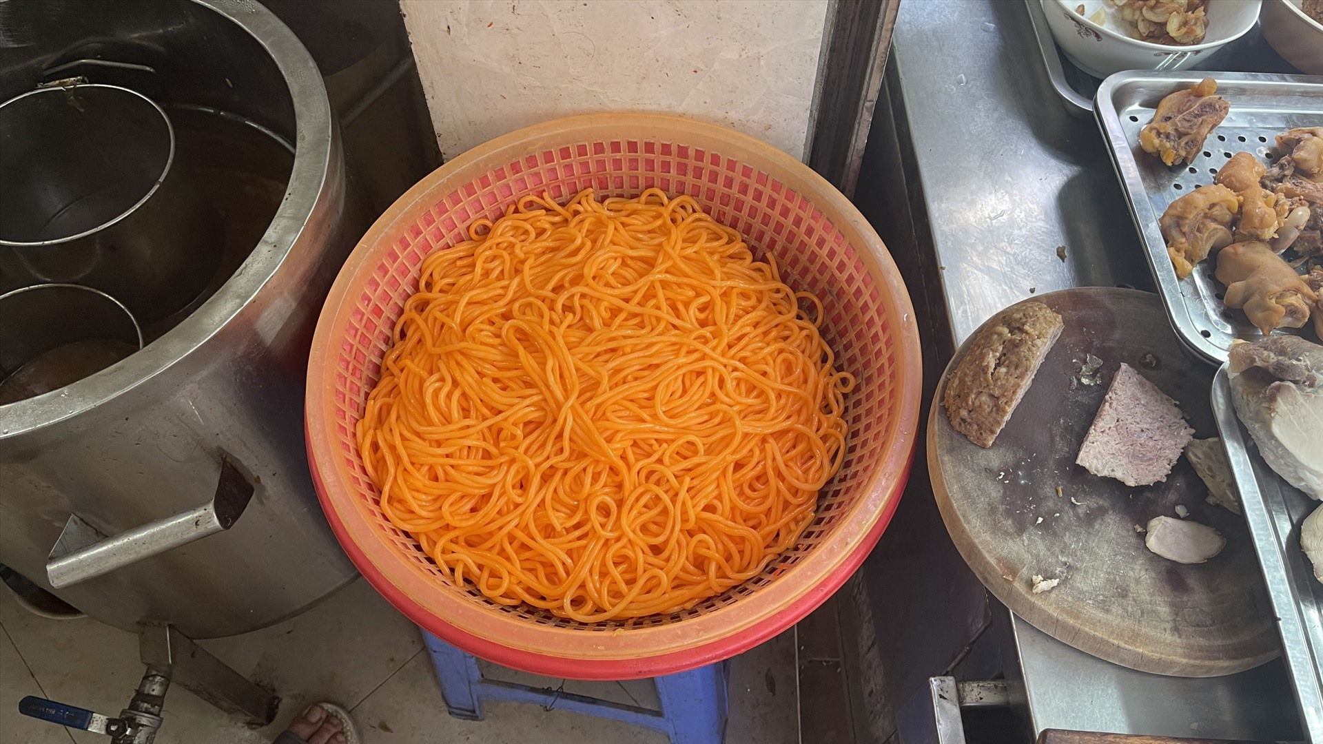 Bún đỏ Bà Chanh với sợi bún chất lượng