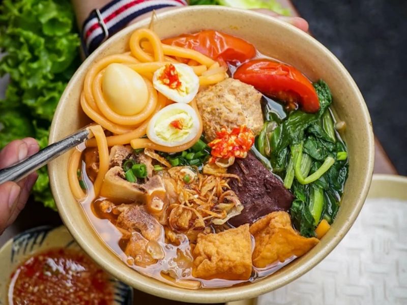 Tô bún đỏ Buôn Ma Thuột Cô Tú nhìn muốn ăn ngay