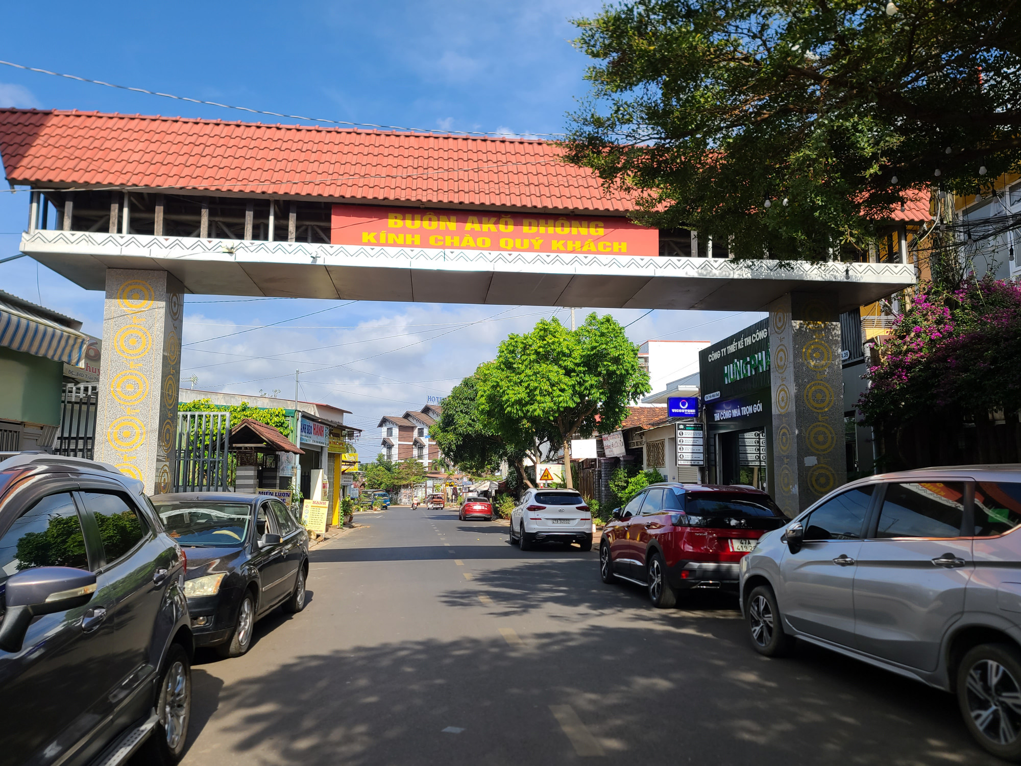 Cổng chào Buôn Akô Dhông, nét văn hóa độc đáo giữa lòng phố