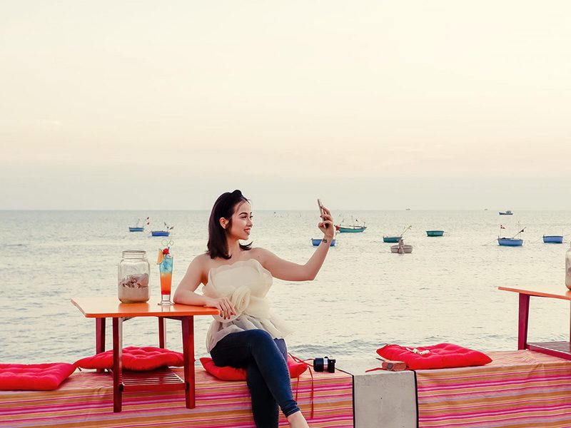 Ngắm cảnh biển lãng mạn tại cafe Mũi Né Red Sunset Beach Cafe