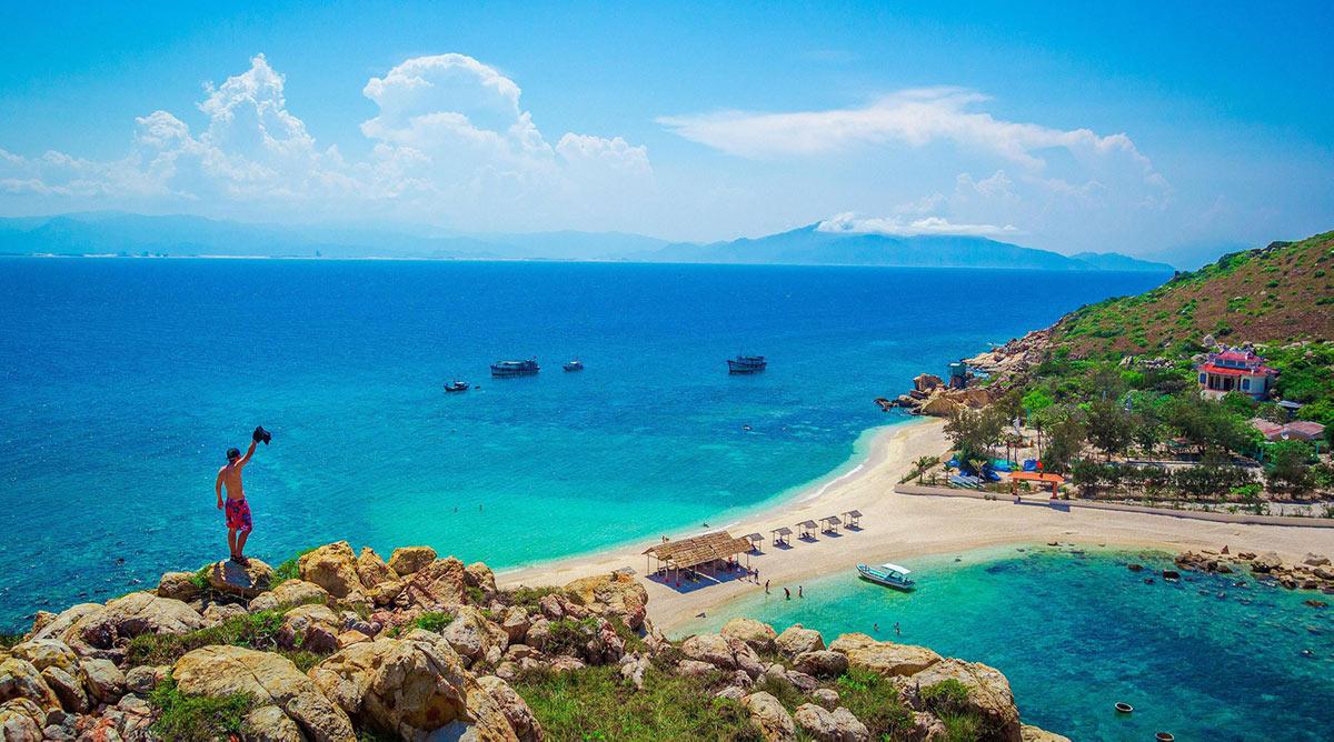 Du khách cần đặt tour đảo Yến Nha Trang từ sớm để tránh khan vé