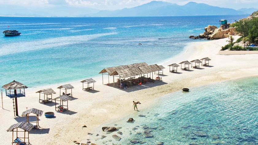 Khám phá bãi tắm đôi Nha Trang với khung cảnh độc đáo