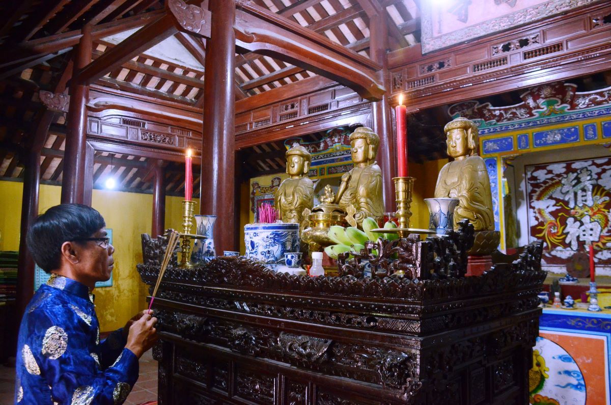 Không gian thờ tự linh thiêng Bên trong đình làng Hải Châu